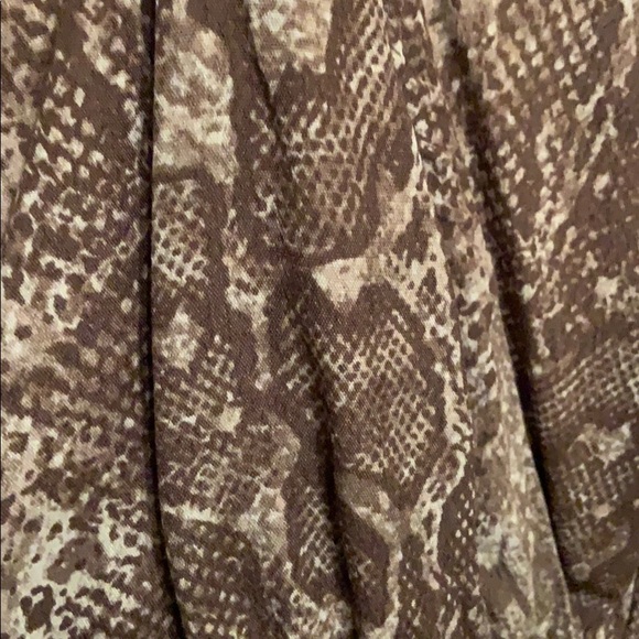 26. Skies are Blue Printed Blouse - Picture 3 of 3